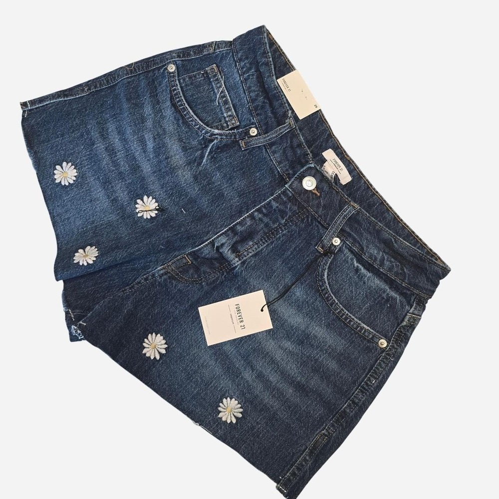 Forever 21 Daisy Embroidered Short Blue Denim - 29
